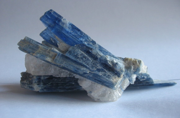 Kyanite_crystals